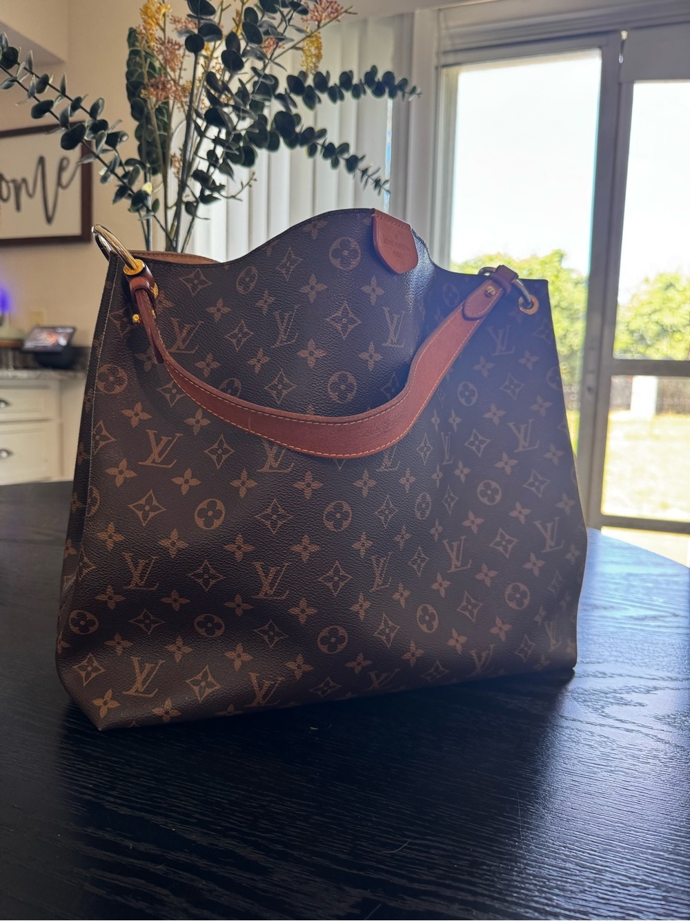 Louis Vuitton Monogram Canvas shoulder Bag *Authentic Graceful Handbag MM